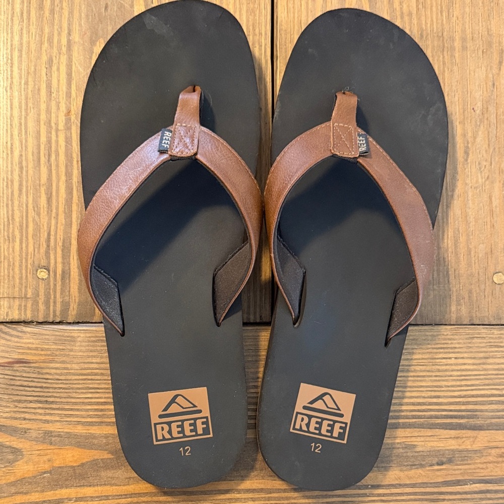 Reef Men's Brown and Black Leather Flip-Flops